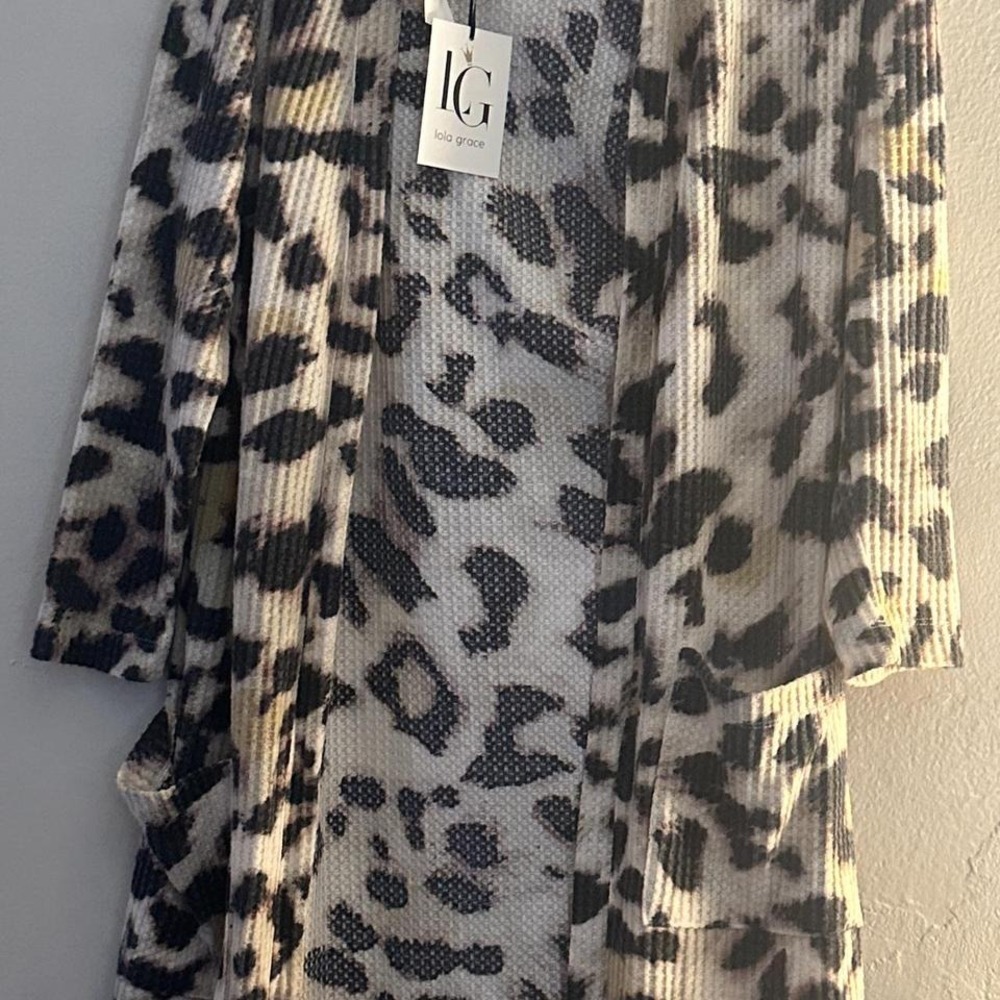 BNWT Lola Grace Cheetah Print Cardigan Size M
